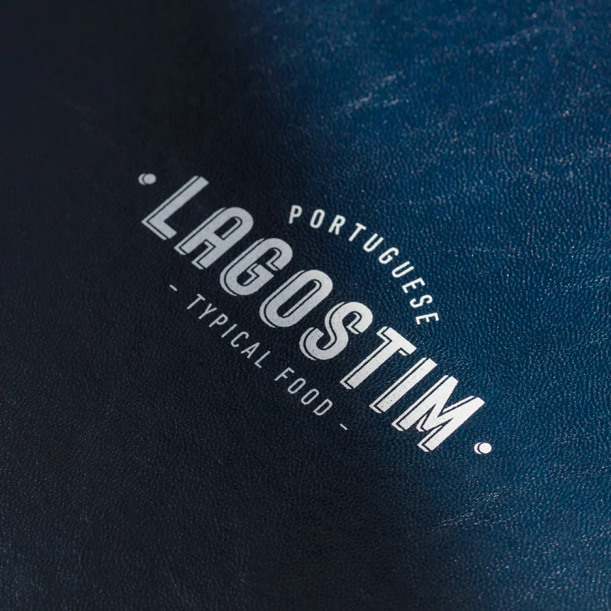 Nhdesign project Restaurante Lagostim: Logo applied on textured background