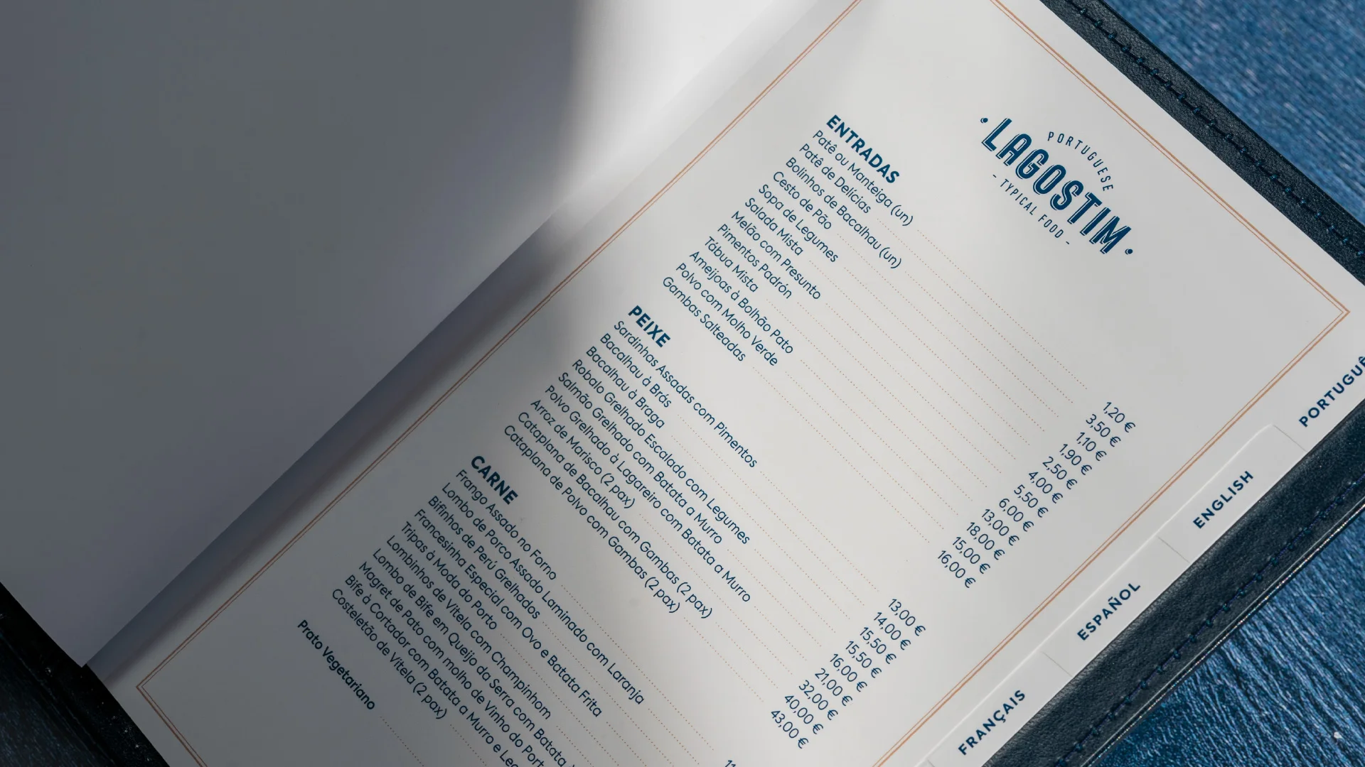 Nhdesign project Restaurante Lagostim: Menu with clear and organized typographic hierarchy