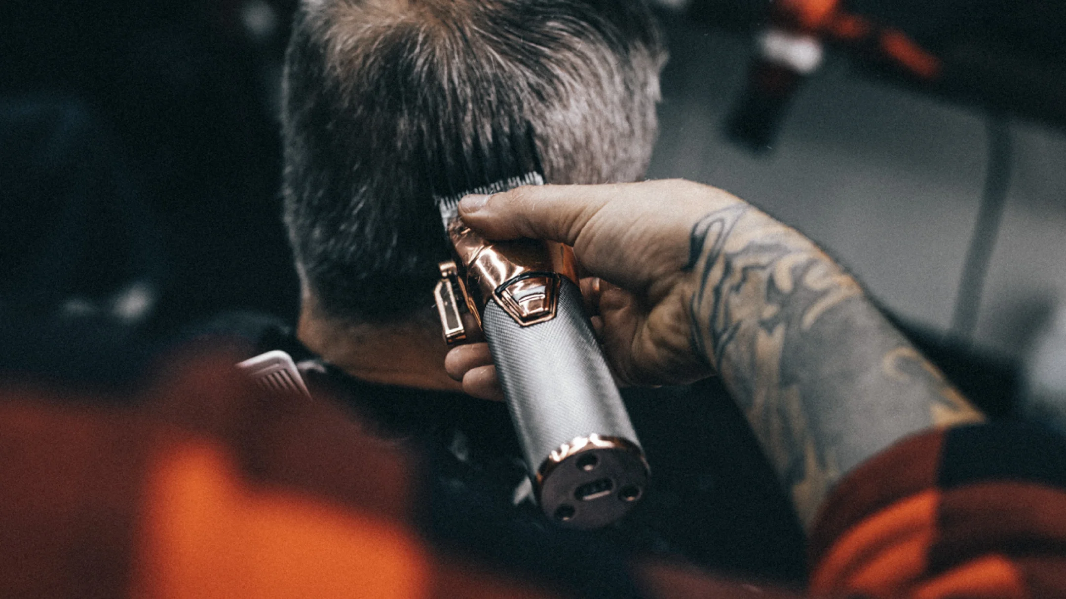 Projeto Le Beard da Nhdesign: Execução de corte com foco na precisão e técnica