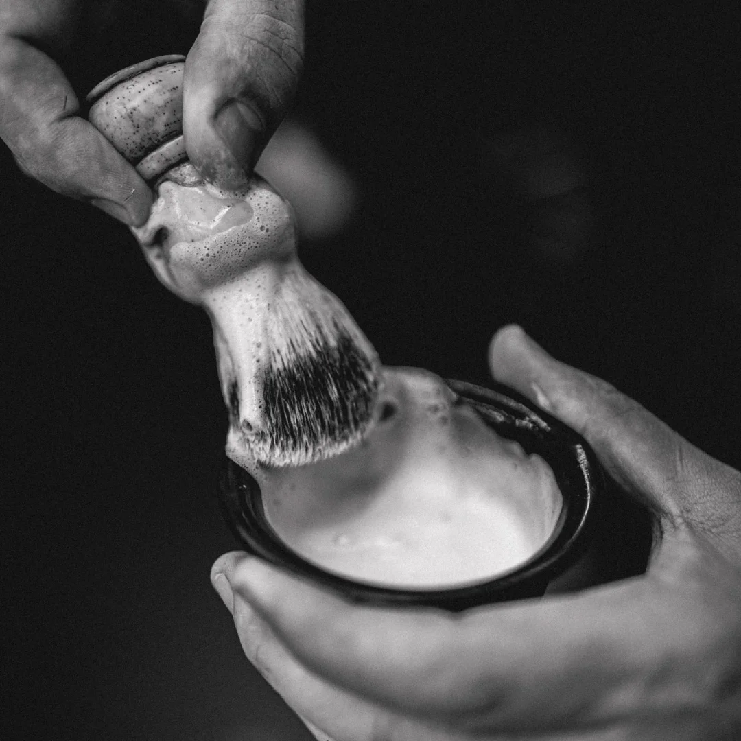 Projeto Le Beard da Nhdesign: Preparação e aplicação de produtos durante o processo de barbear