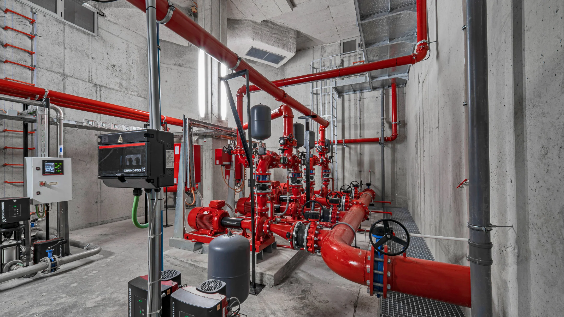Nhdesign project NB Klima: Red NB Klima pipes in factory environment