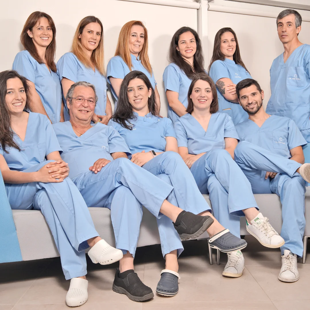 Nhdesign project OCEANUS: Team of doctors and assistants from Oceanus Oral Center in blue uniforms