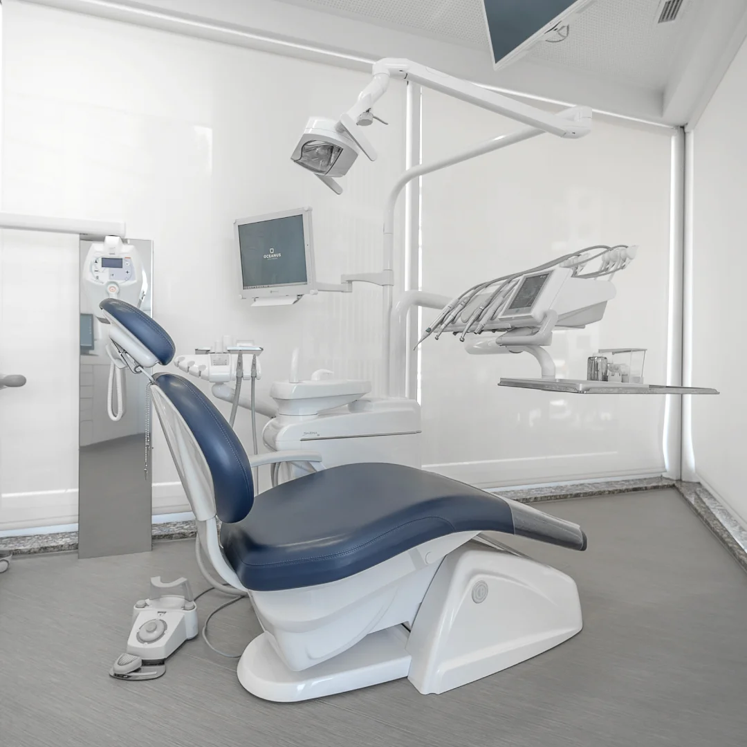 Nhdesign project OCEANUS: Modern dental office at Oceanus Oral Center with clinical chair