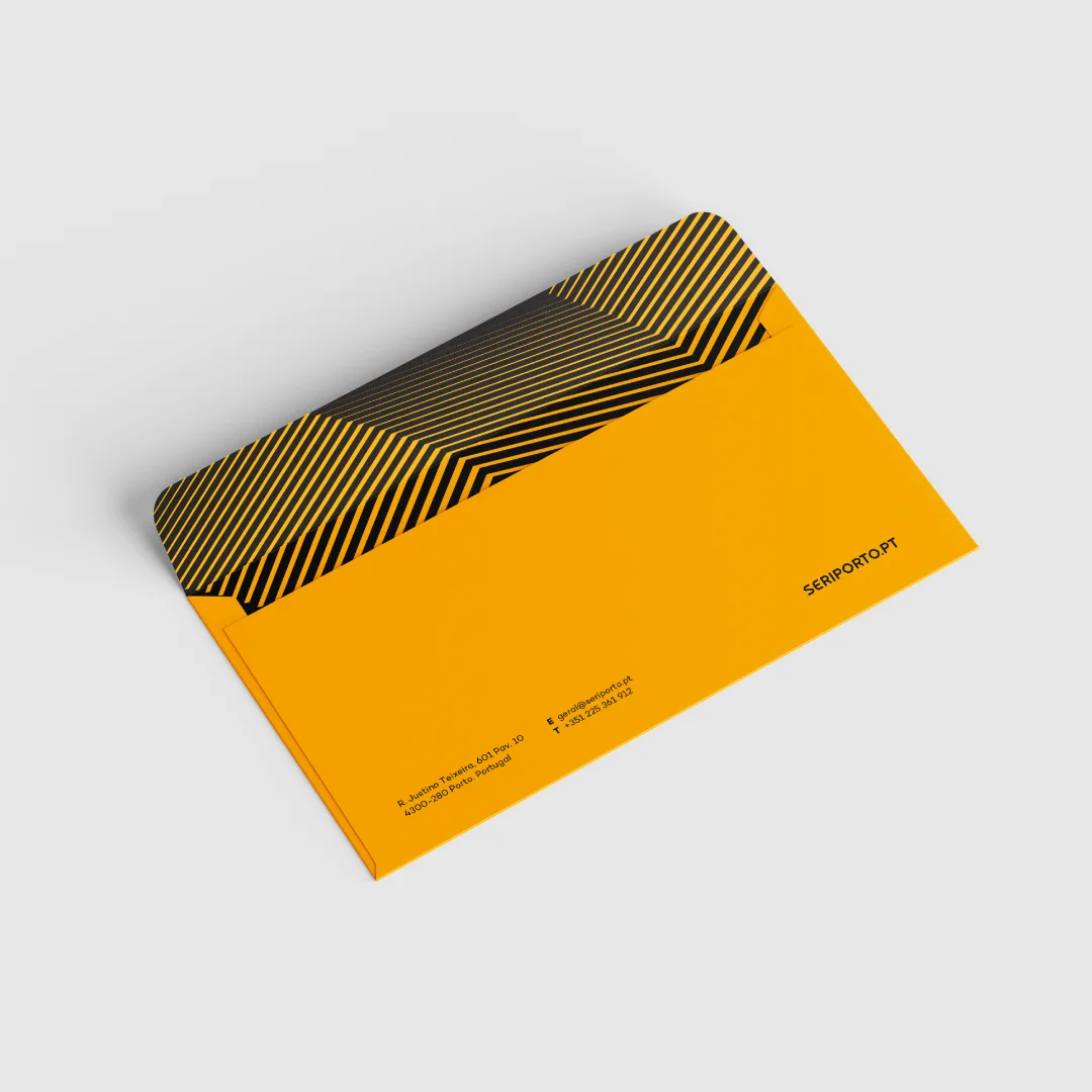 Nhdesign project Seriporto: Seriporto corporate envelope in yellow, with black graphic pattern.