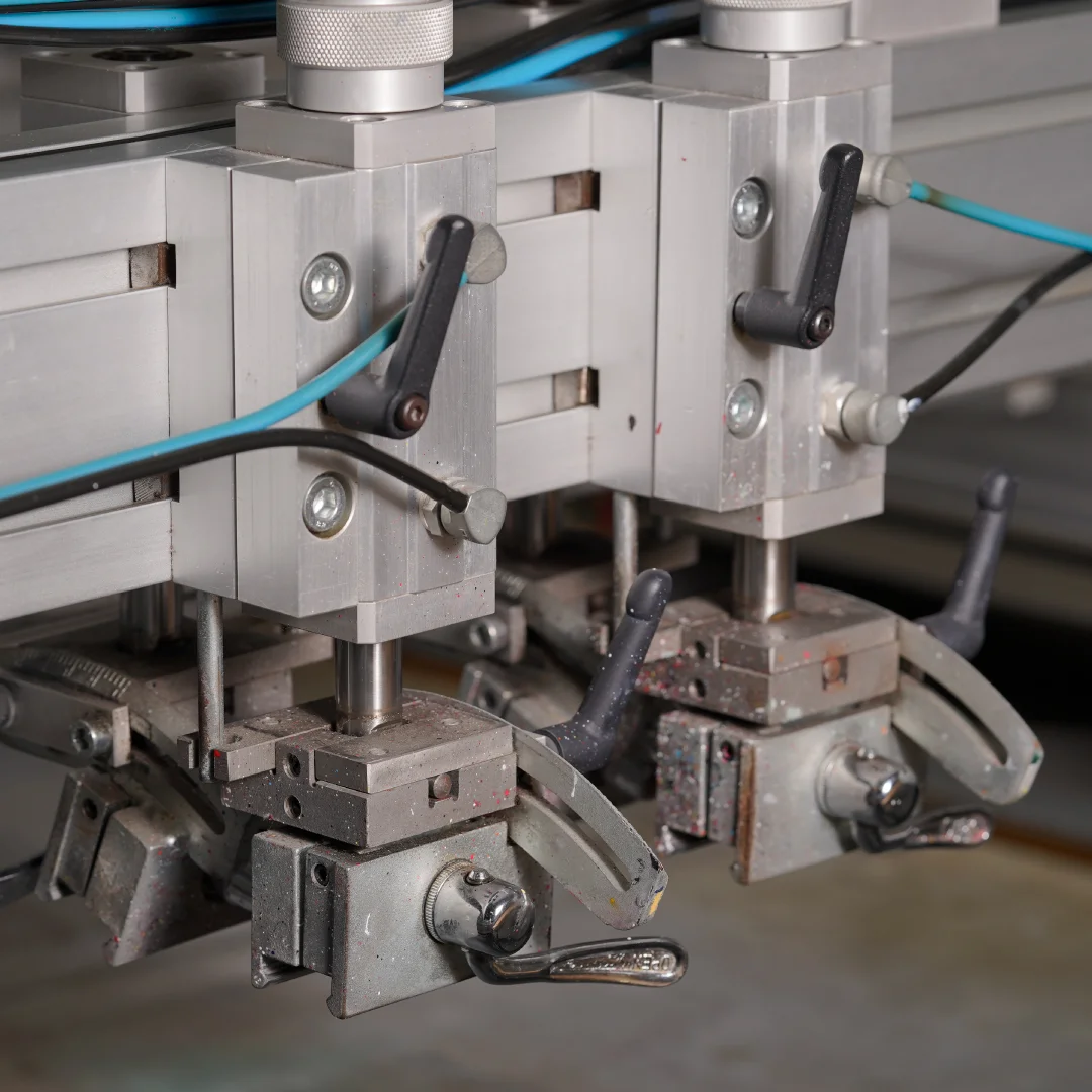 Nhdesign project Seriporto: Precision cutting machines in operation at Seriporto.
