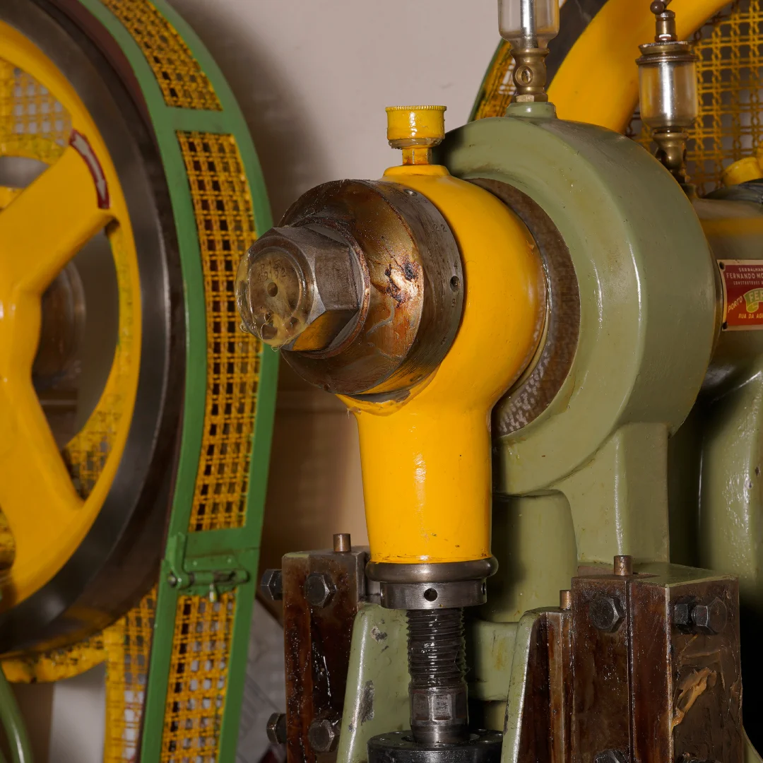 Nhdesign project Seriporto: Yellow industrial machine in Seriporto’s production environment.