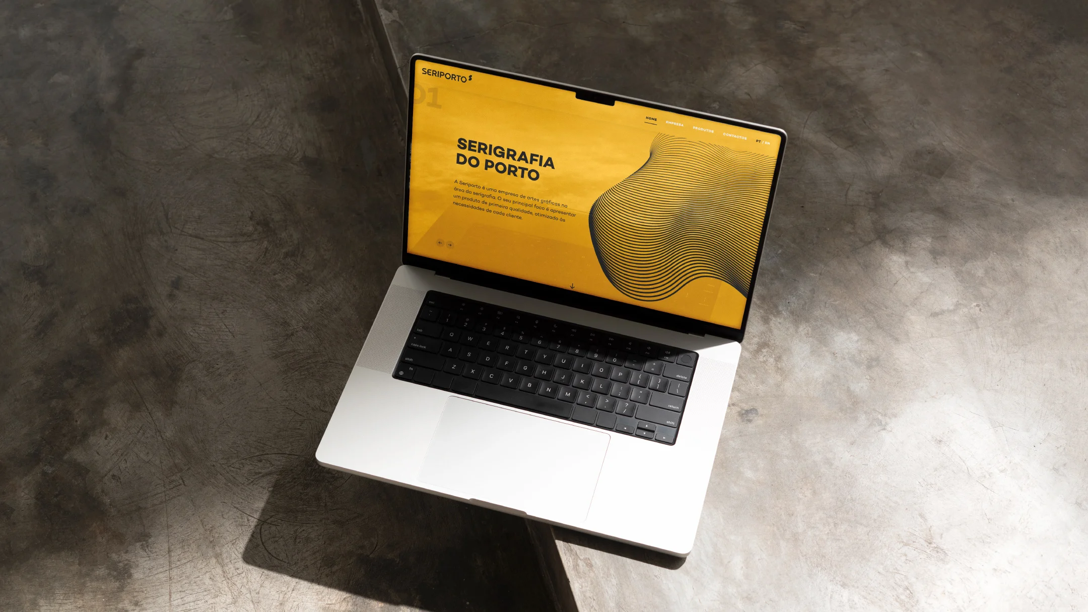 Nhdesign project Seriporto: Seriporto website displayed on a laptop with a concrete background.