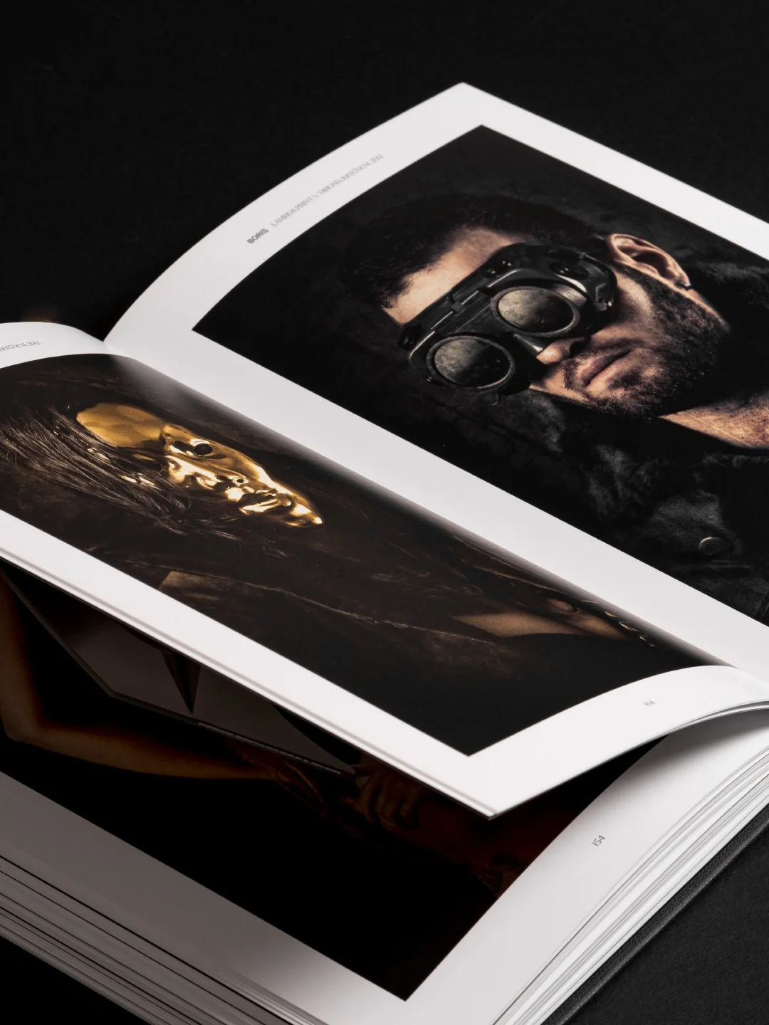 Projeto 30 Anos de Fotografia da Nhdesign: Fotografias integradas na composição editorial