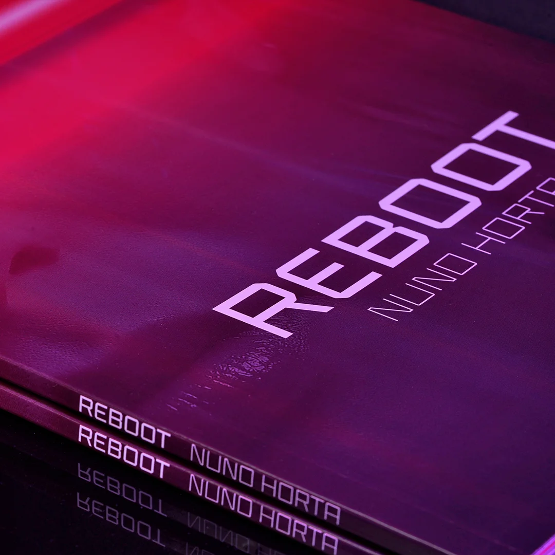 Projeto Reboot da Nhdesign: Detalhe da capa do catálogo de Nuno Horta, Reboot